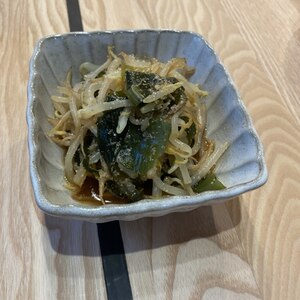 大豆もやしとわかめの胡麻和え